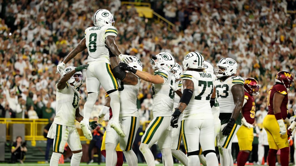 Thursday Night Football: Packers lead Commanders 14-3 at halftime