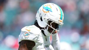 Thursday Night Football: Jaylen Waddle, Chop Robinson are active for Dolphins