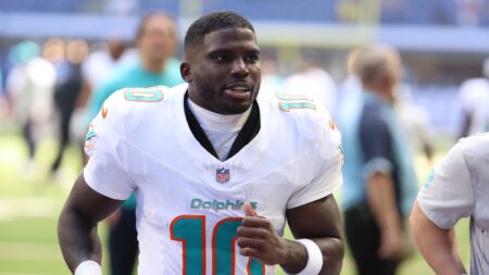 The clock is already ticking on a Tyreek Hill trade