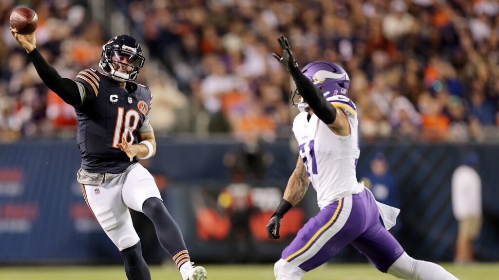 Monday Night Football: Bears lead Vikings 10-6 at halftime