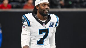 Cowboys staying in contact with Jadeveon Clowney
