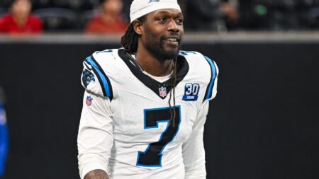 Cowboys staying in contact with Jadeveon Clowney