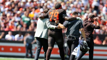 Browns OT Dawand Jones out for season with knee injury