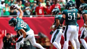 Dallas Goedert’s second TD of day gives Eagles 21-3 lead