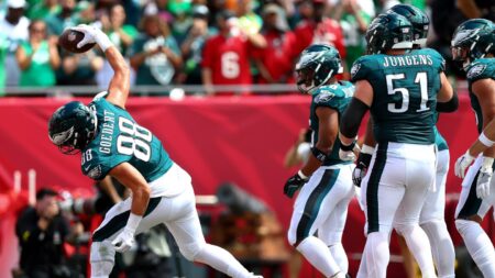 Dallas Goedert’s second TD of day gives Eagles 21-3 lead