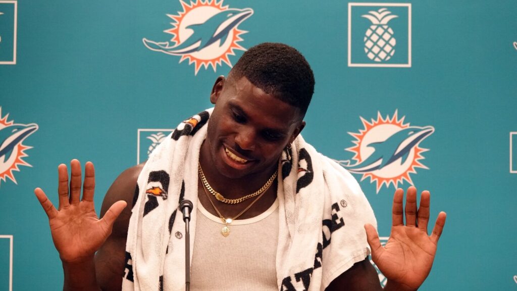 Tyreek Hill is not a Dolphins captain