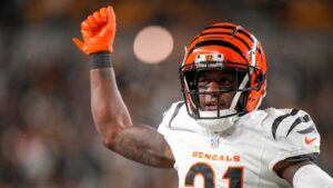 Colts elevate CB Mike Hilton
