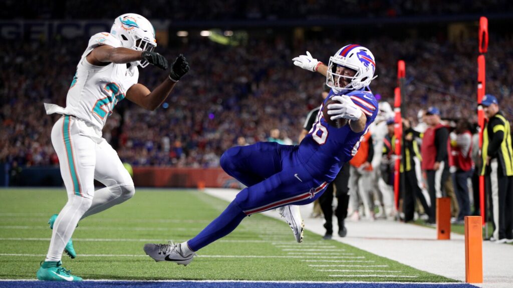 Thursday Night Football: Bills, Dolphins tied 14-14 at halftime