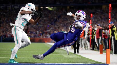 Thursday Night Football: Bills, Dolphins tied 14-14 at halftime