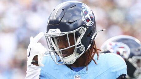 L’Jarius Sneed questionable for Titans, Dan Moore set to play