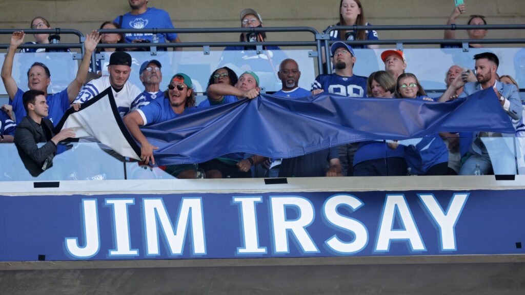 Colts felt “bigger purpose” in first game since Jim Irsay’s death