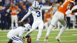 Ref stands by leverage call on Broncos that set up Colts’ game-winning field goal