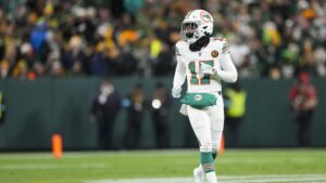 Report: Dolphins optimistic about Jaylen Waddle playing on Thursday night