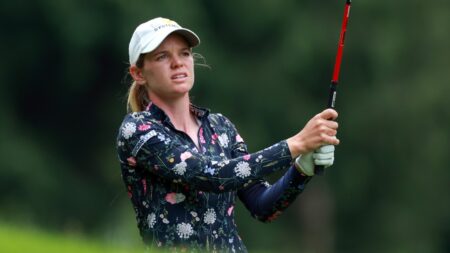 Sarah Schmelzel shares lead in Arkansas; new mom Alison Lee one back