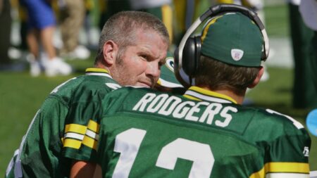 Aaron Rodgers could surpass Brett Favre’s career touchdown total on Sunday