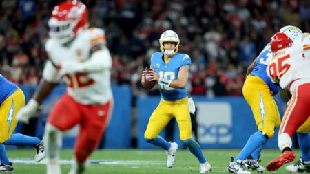 Justin Herbert throws for 318, three TDs as Chargers hold off Chiefs 27-21