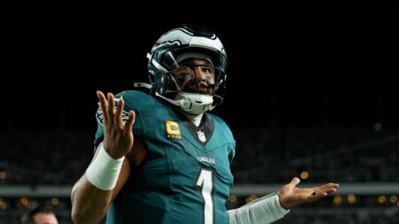 Jalen Hurts scores second rushing TD as Eagles tie Cowboys 14-14