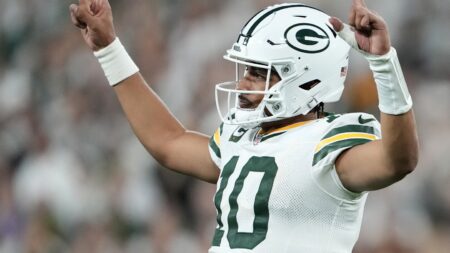 Thursday Night Football: Packers roll Commanders 27-18