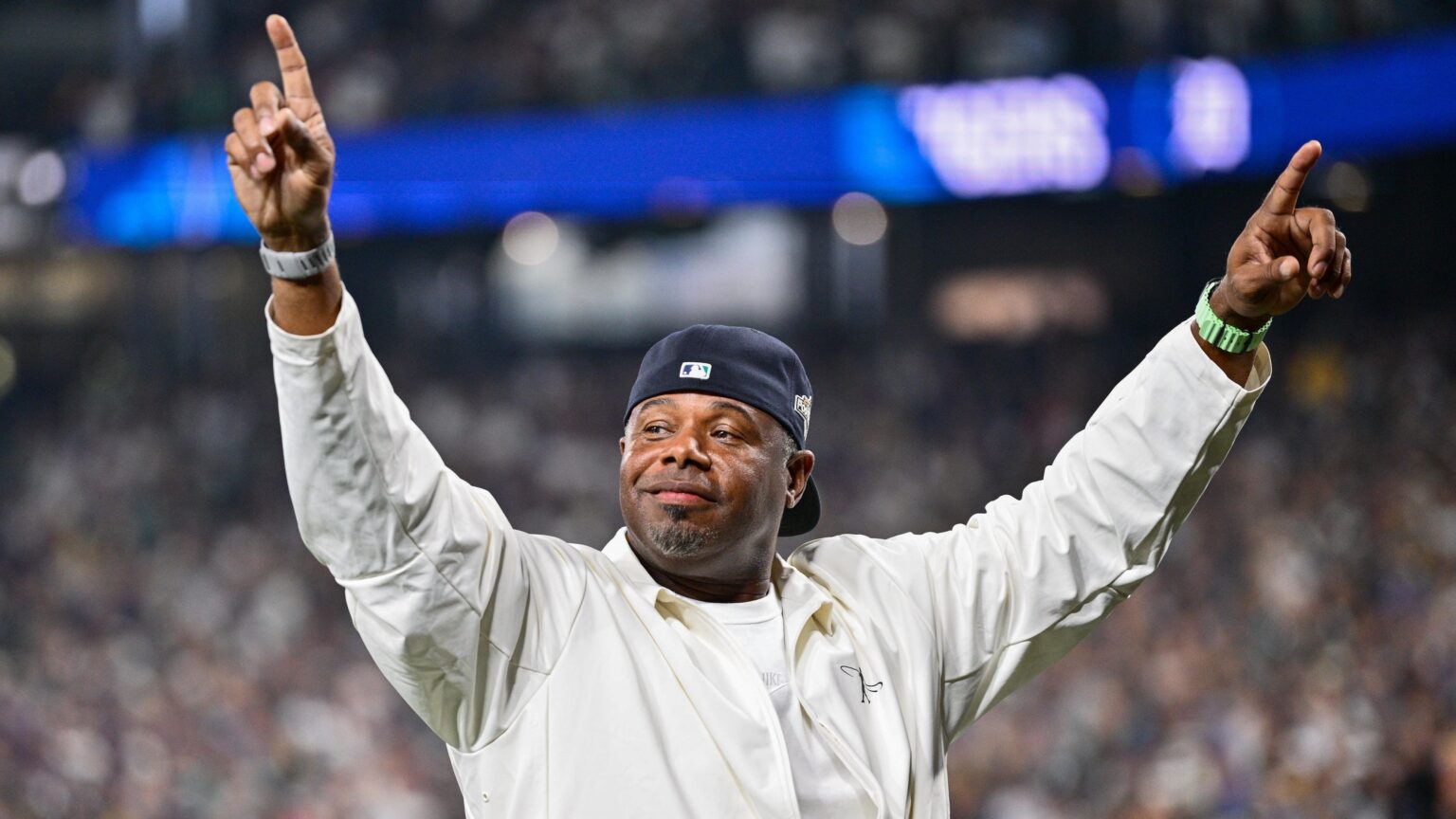 Ken Griffey Jr. Makes Iconic Entrance to Mariners vs. Tigers ALDS Game 5 on Video