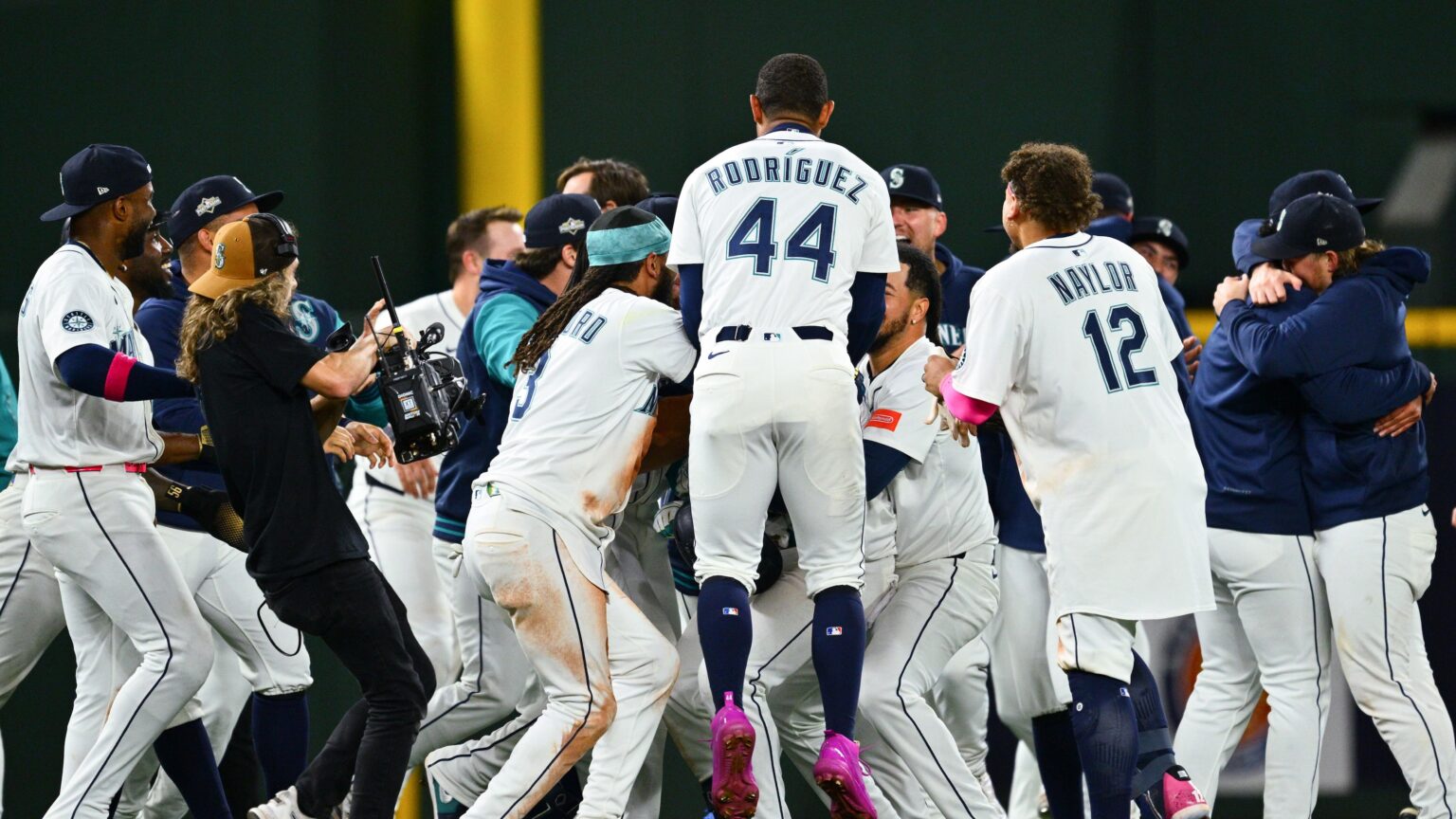 Mariners Advance to ALCS with Historic 15th-Inning Walk-Off vs. Tigers, Wow MLB Fans