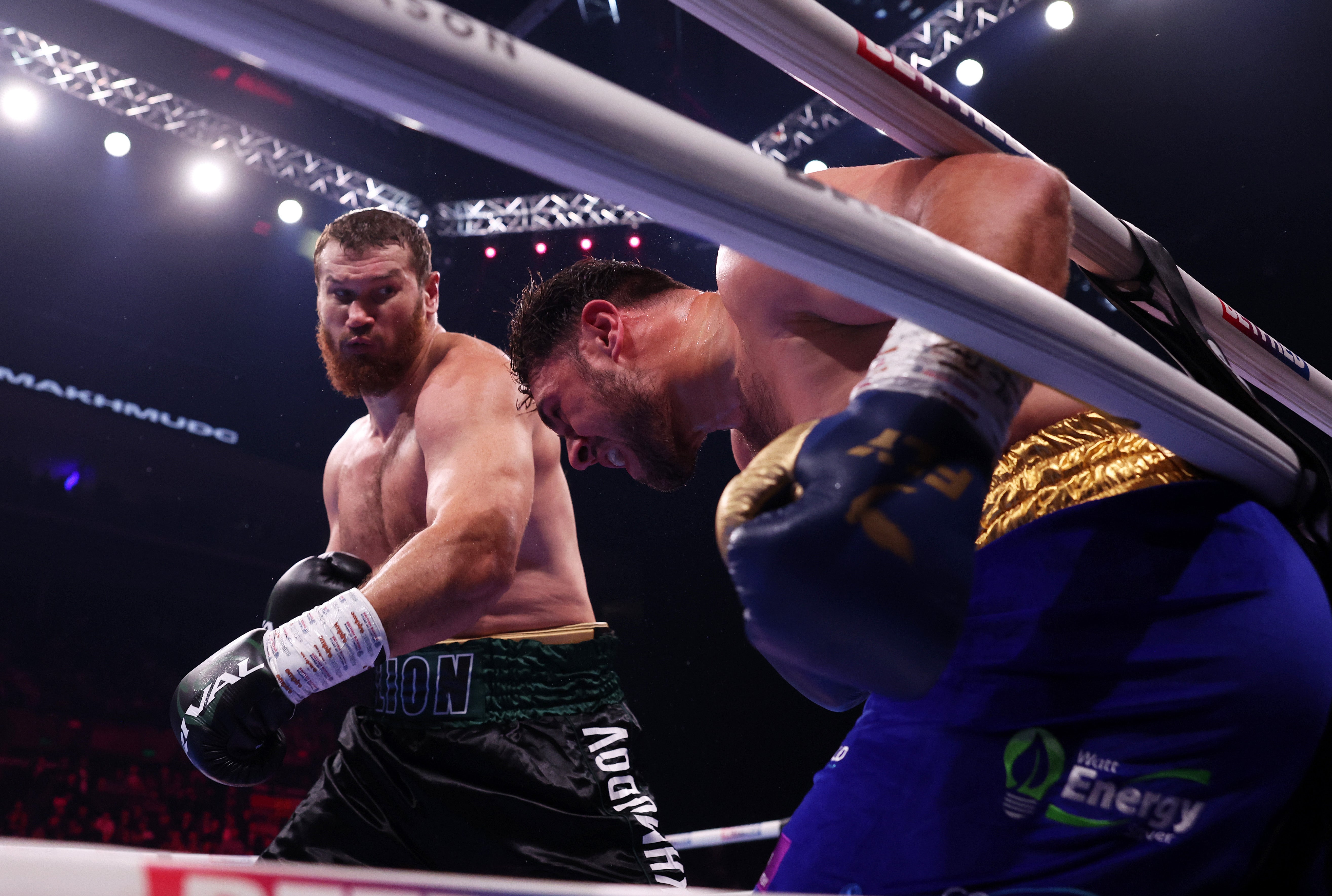 Arslanbek Makhmudov (left) outpointed Dave Allen on Saturday