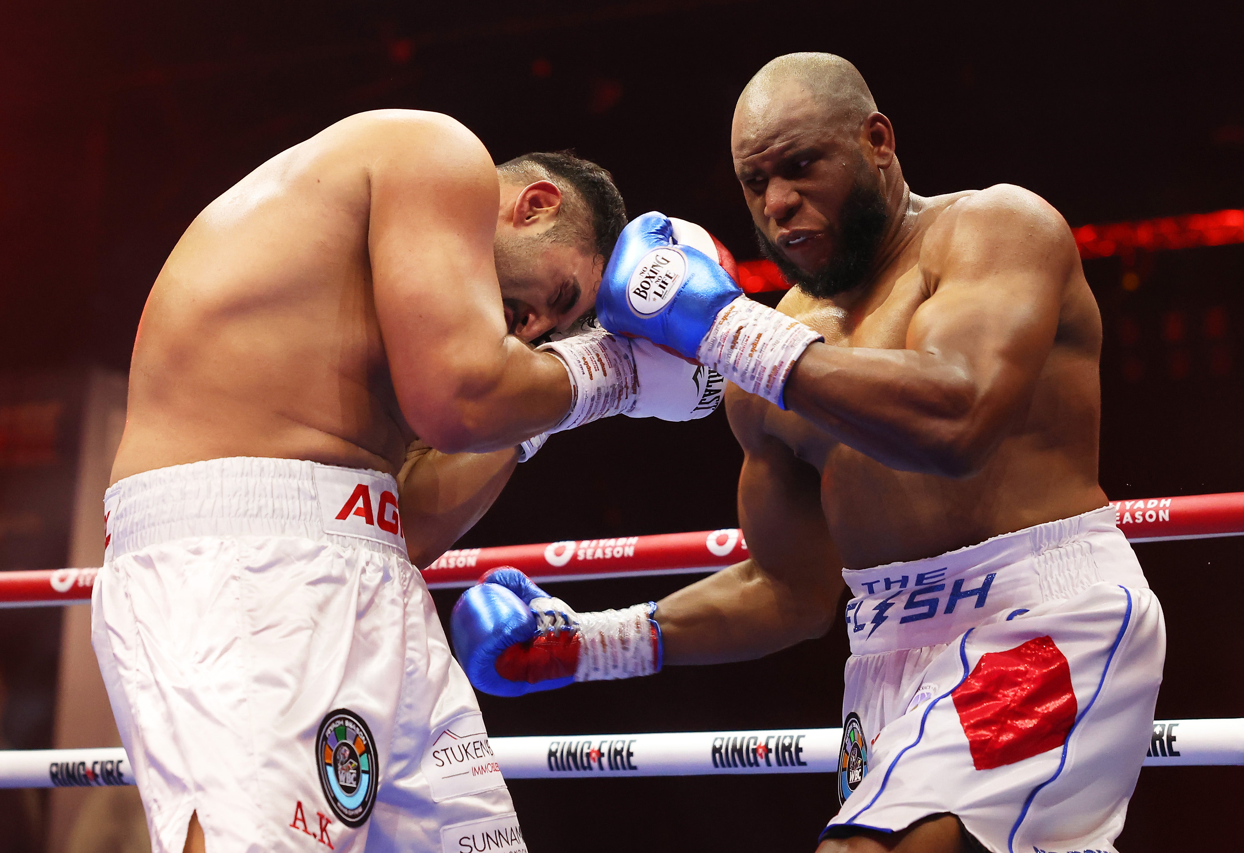 Frank Sanchez (right) during his loss to Agit Kabayel