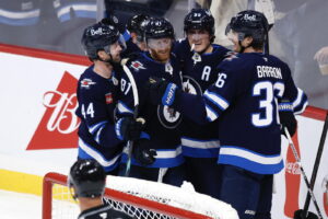 Toews Earns First Point with Winnipeg as Jets Beat Islanders