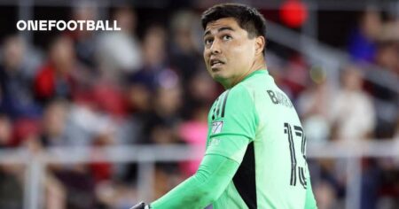 📸 D.C. United earn two red cards in 30 minutes after bizarre errors
