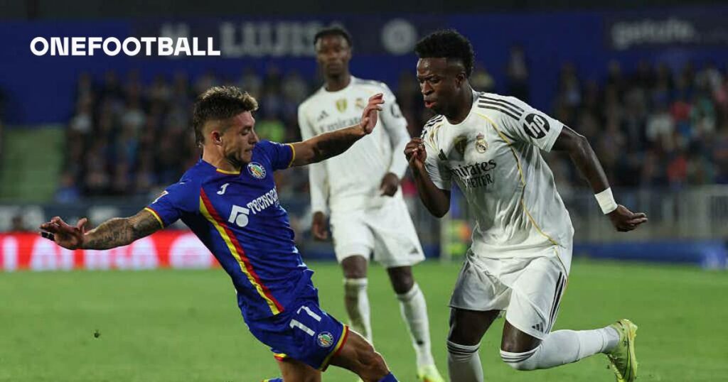 Full-back comes on, slaps Vini Jr and is sent off in 30 seconds 🤯 Full-back comes on, slaps Vini Jr and is sent off in 30 seconds 🤯