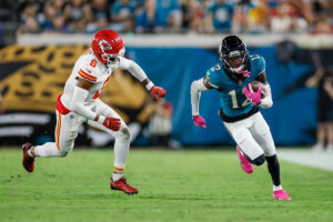 Jaguars rookie WR Travis Hunter mades ridiculous catch, also has an injury scare at CB