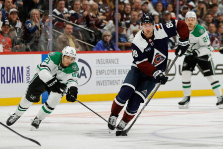 Necas & Mackinnon’s 3-Point Effort Not Enough as Stars Beat the Avalanche 5-4