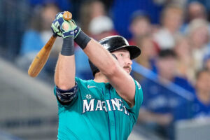 MLB playoffs 2025: With another enormous swing, Cal Raleigh leads Mariners to ALCS Game 1 victory over Blue Jays