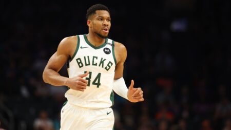 Giannis Antetokounmpo 'committed' to Bucks amid Knicks trade talks