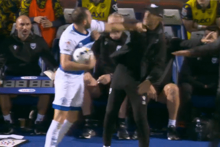 Championship game descends into chaos as Oxford manager and QPR player brawl