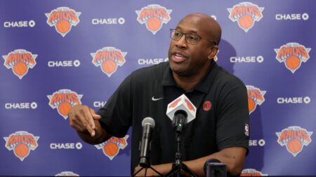 Knicks defeat 76ers as Mike Brown offers glimpse at starting lineup plans