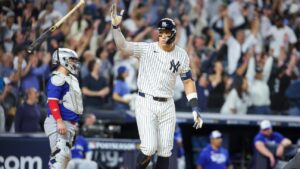 Yankees avoid elimination with thrilling 9-6 comeback win over Blue Jays in Game 3 of ALDS