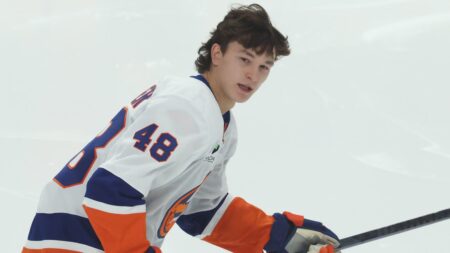 SEE IT: Islanders' No. 1 overall pick Matthew Schaefer picks up first career point in NHL debut