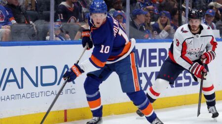 Islanders unable to overcome four-goal deficit in 4-2 loss to Capitals