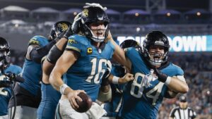 NFL had six double-digit comebacks in one week for first time since 2013