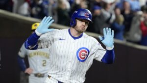 Ian Happ’s homer sets the tone for the Cubs in a playoff victory against the Brewers
