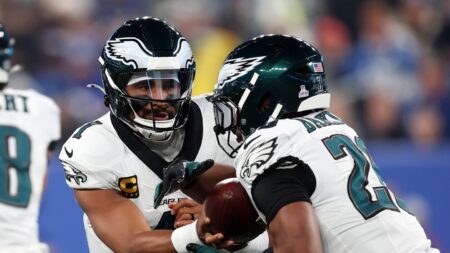 Jalen Hurts’ TD pass draws Eagles within three points