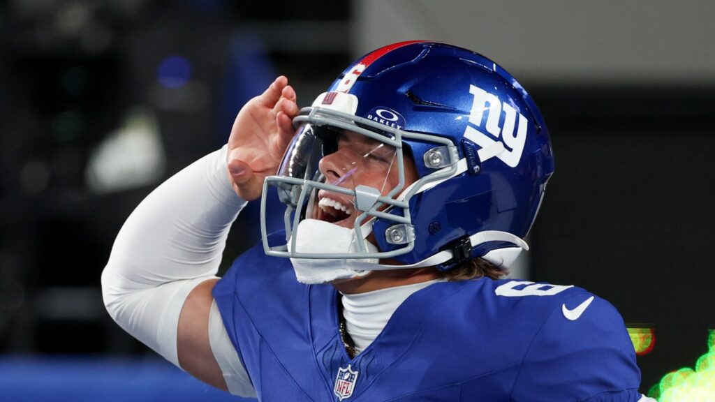 Thursday Night Football: Jaxson Dart, Giants lead Eagles 20-17 at halftime