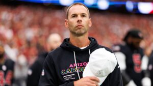 Cardinals fine coach Jonathan Gannon 0,000 for sideline interaction with Emari Demercado