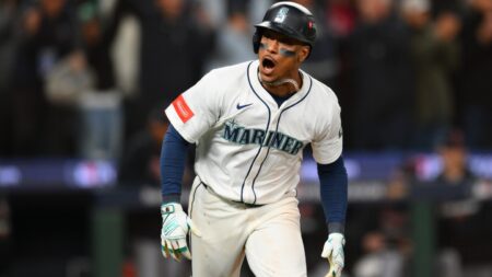 Polanco hits winning single in the 15th inning as the Mariners beat the Tigers to advance to ALCS