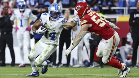 Amon-Ra St. Brown on fourth-down drop: Should have caught it, went right through my hands