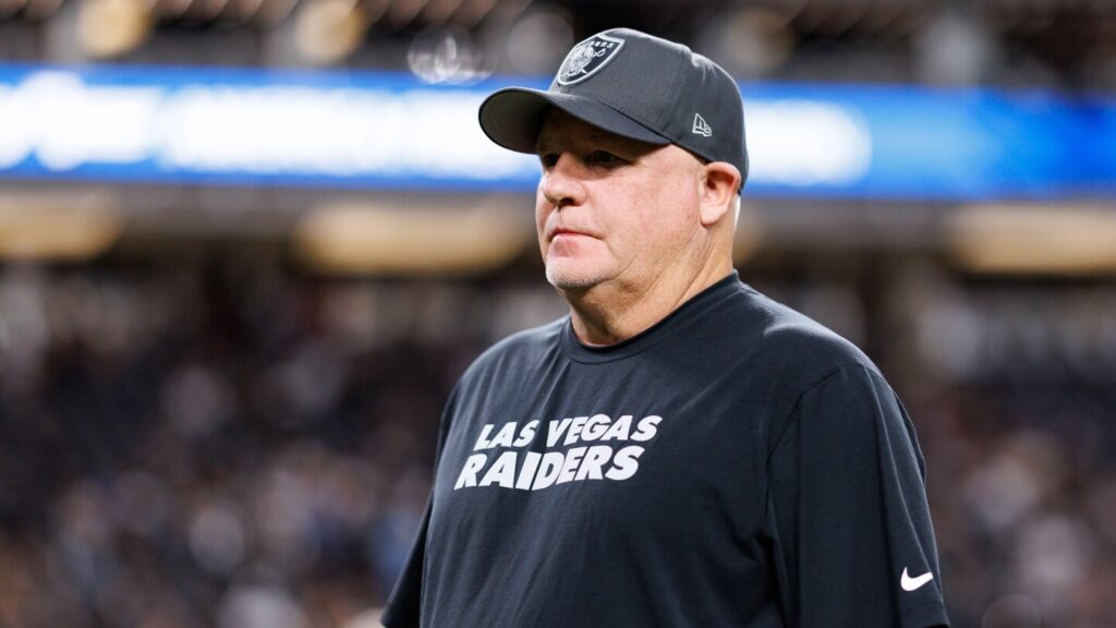 Chip Kelly defends his play calling, says Raiders have a balanced offense