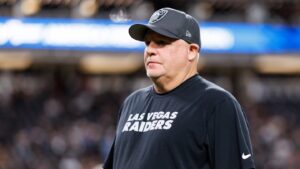 Chip Kelly defends his play calling, says Raiders have a balanced offense