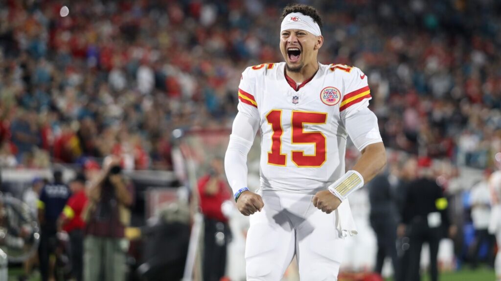 Chiefs drive 97 yards after Trevor Lawrence’s fourth-down fumble