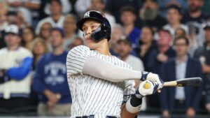 Aaron Judge does it all and rescues Yankees with ‘amazing swing’ against Blue Jays