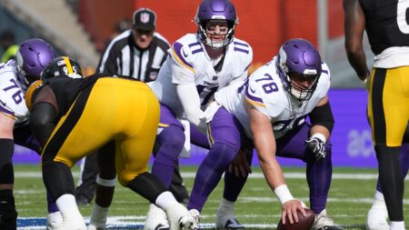 Vikings place center Ryan Kelly on IR